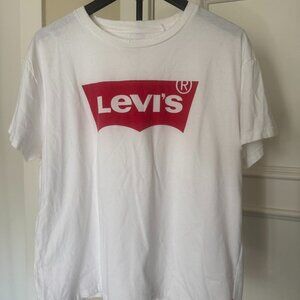 New Levi's T-shirt     large